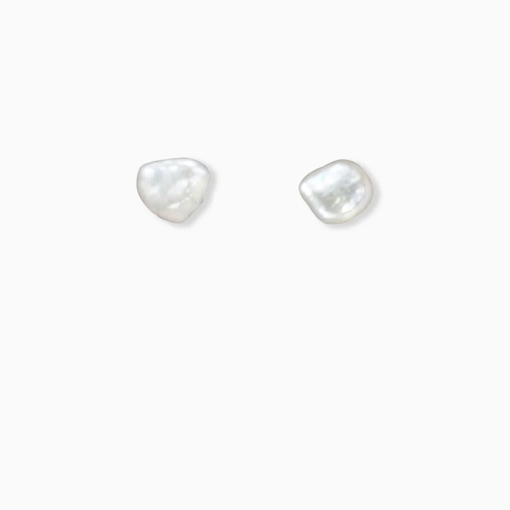 Agmes Pearl Stud earrings